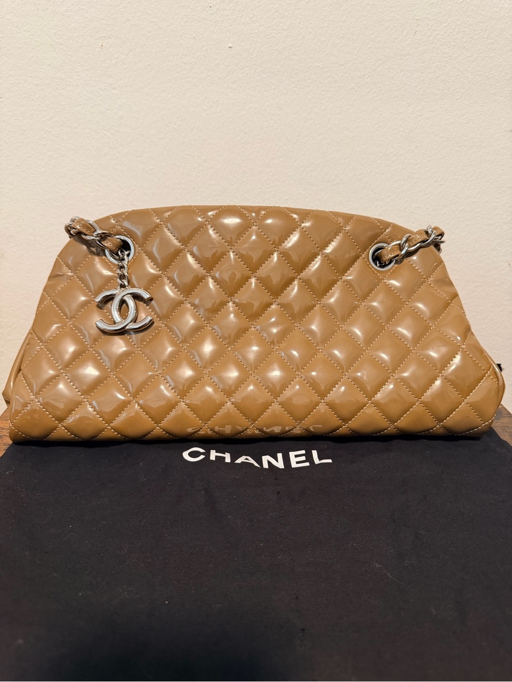 🤎CHANEL Quilted Camel Patent Leather Shoulder Bag with Silver CC Charm